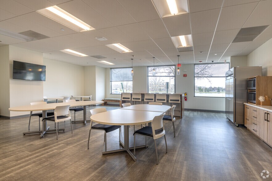 More Photos Of 850-868 Technology Way, Libertyville Office For Lease