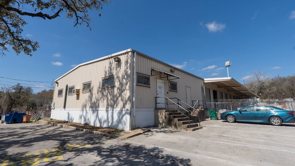 Primary Photo Of 2900 E Oak Springs Dr, Austin Distribution For Lease