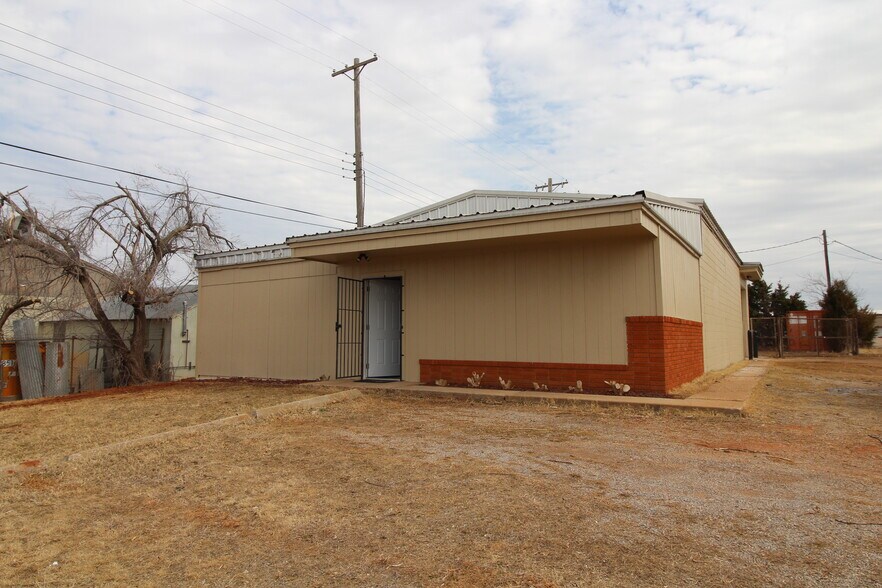 More Photos Of 1101 SE 26th St, Oklahoma City Manufacturing For Lease
