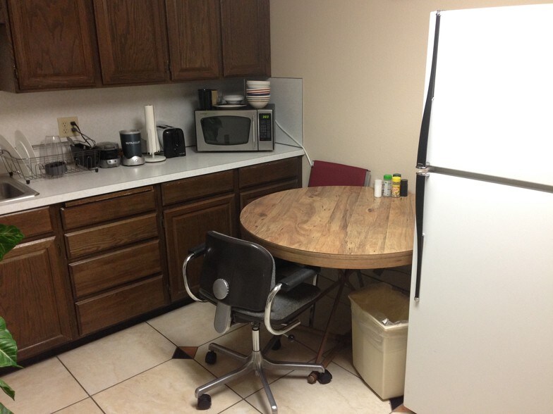 More Photos Of 200 W Parrish Ln, Centerville Office For Lease