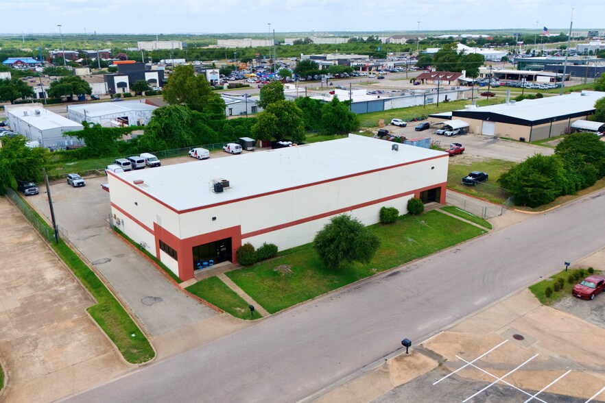 More Photos Of 2004 Lamar Dr, Round Rock Warehouse For Lease