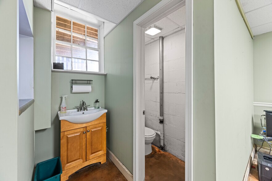 More Photos Of 1348 3rd St SE, Cullman Office For Sale