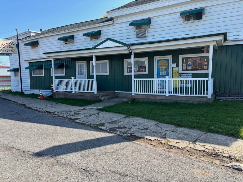 More Photos Of 201 Seneca St, Fulton Freestanding For Sale