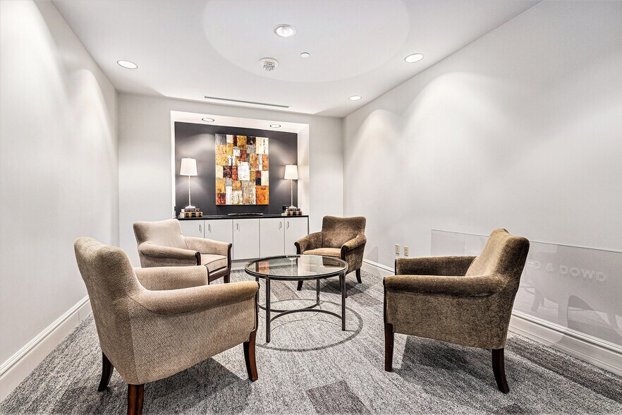 More Photos Of 2001 Park Pl, Birmingham Office For Lease