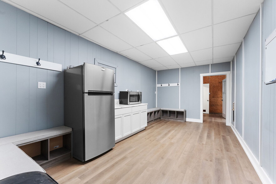 More Photos Of 345 N 400 E, Valparaiso Warehouse For Lease