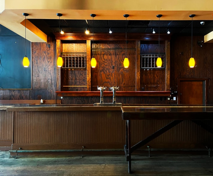 More Photos Of 7-9 E Bay St, Savannah Bar For Sale