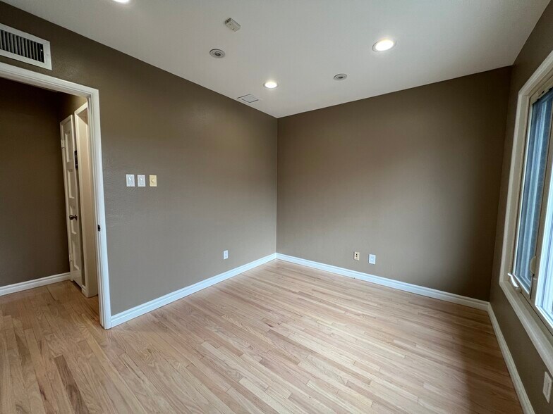 More Photos Of 4652 Katella Ave, Los Alamitos Office For Lease