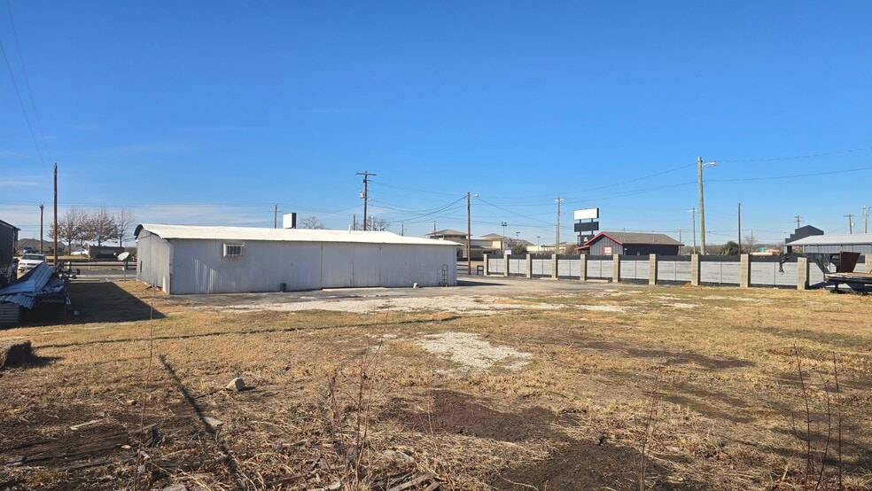More Photos Of 2817 SW Wilshire Blvd, Burleson Auto Repair For Lease