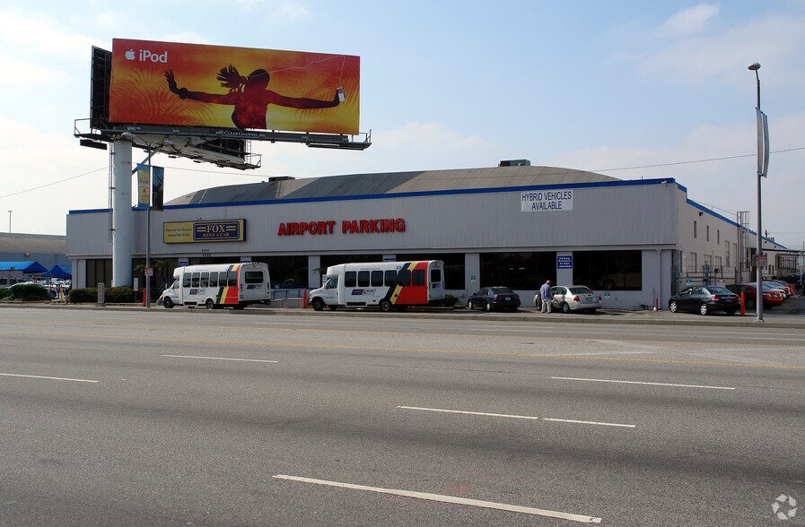 More Photos Of 5500 W Century Blvd, Los Angeles Warehouse For Lease