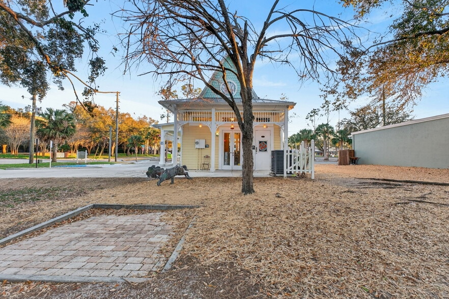 More Photos Of 197 E Church St, Deland Restaurant For Sale