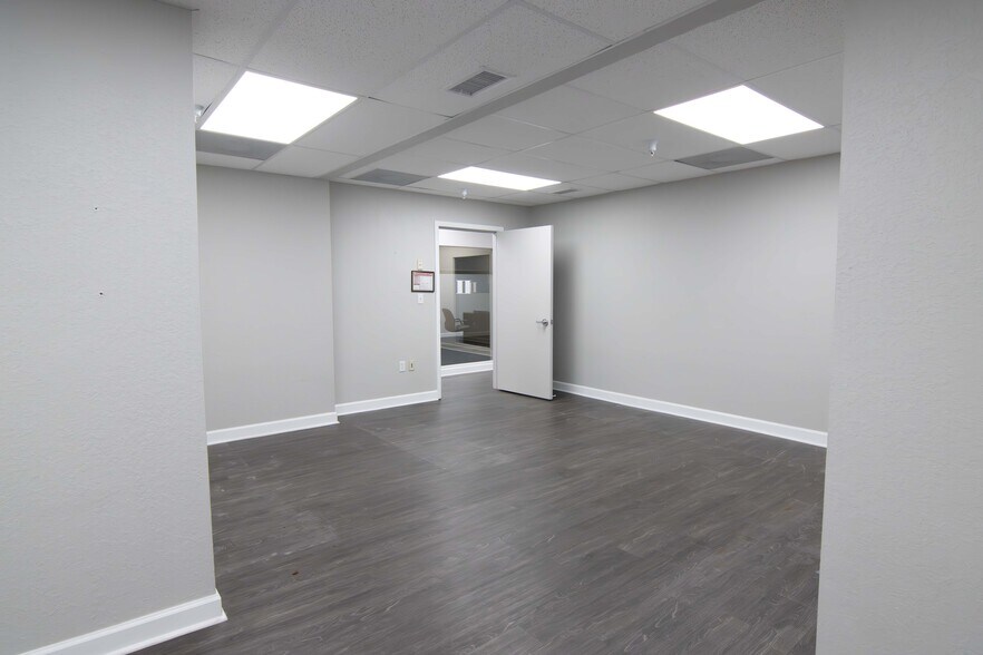 More Photos Of 2600 118th Ave N, Saint Petersburg Light Distribution For Lease