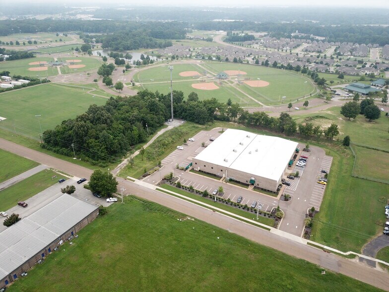 More Photos Of 8804 Caroma St, Olive Branch Flex For Lease