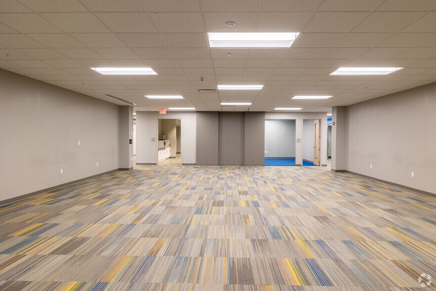 More Photos Of 14 Central Park Dr, Hooksett Medical For Lease