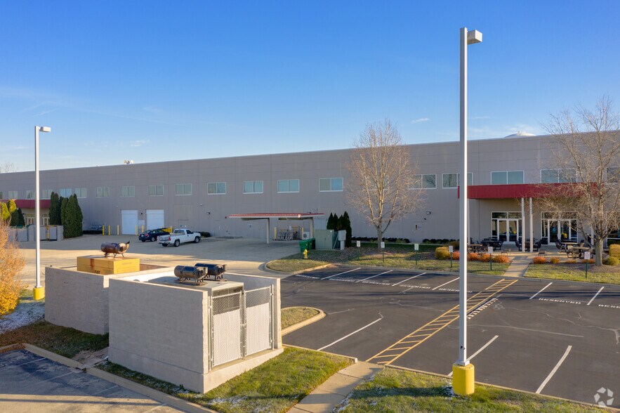 More Photos Of 2700 Blankenbaker Pky, Louisville Office For Lease