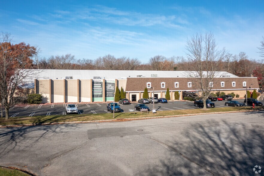 More Photos Of 8 Cornwall Ct, East Brunswick Freestanding For Lease