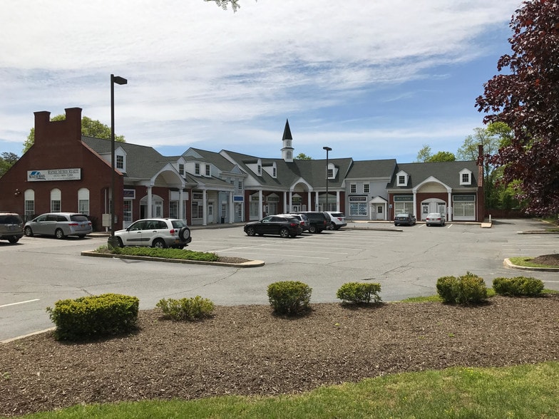 More Photos Of 760 Main St, Center Moriches Storefront Retail Office For Lease