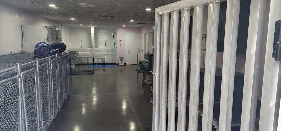 More Photos Of 4015 Fawnbrooke Dr, Indian Trail Veterinarian Kennel For Sale