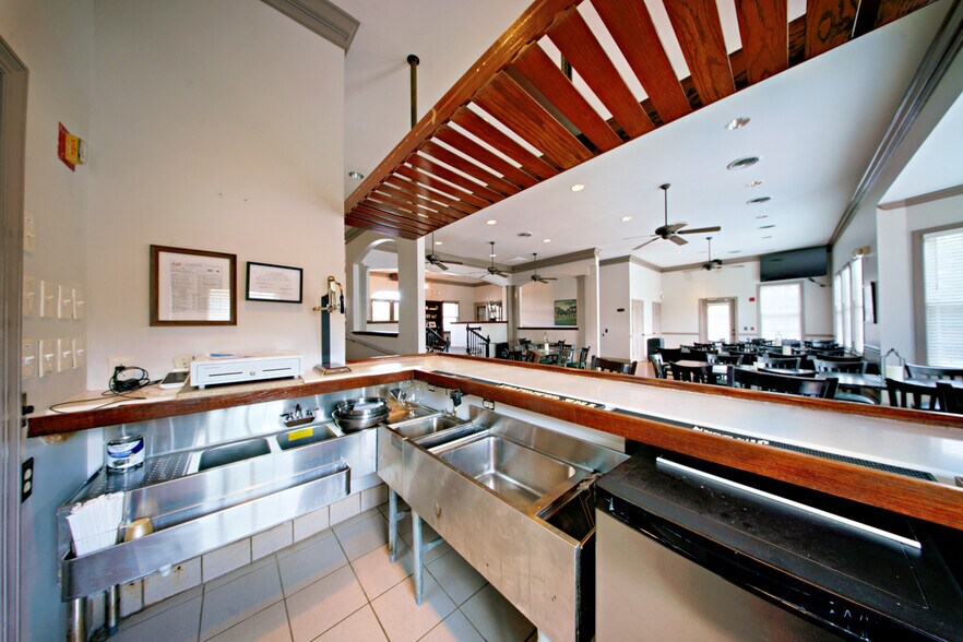 More Photos Of 128 Oakview Club Dr, Macon-Bibb Golf Course Driving Range For Sale