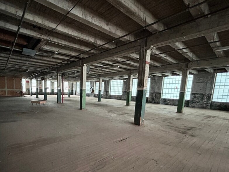 More Photos Of 401-435 N Western Ave, Chicago Industrial For Lease
