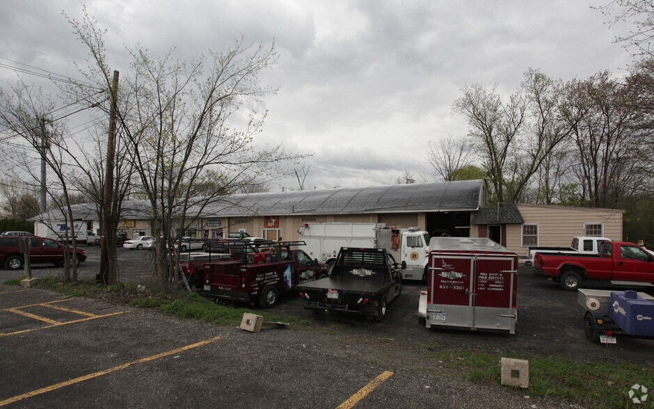 More Photos Of 154-156 Delaware Ave, Delmar Showroom For Lease