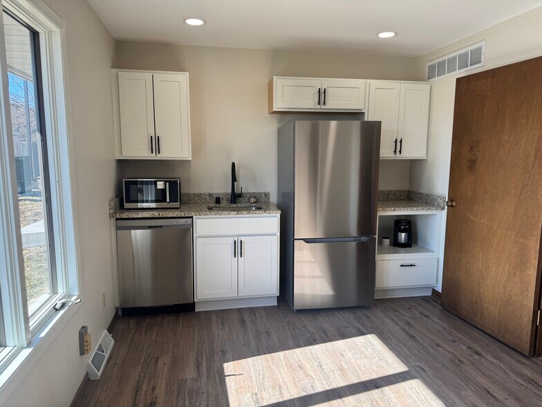 More Photos Of 2722 N 21st St, Sheboygan Office For Sale