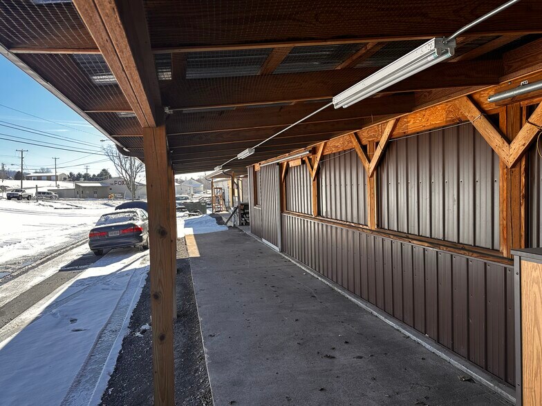 More Photos Of 522A S Main St, Broadway Flex For Sale