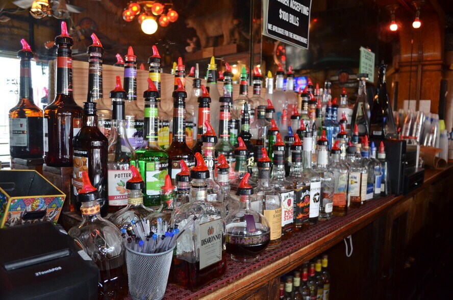 More Photos Of 114 E Ivinson Ave, Laramie Bar For Sale