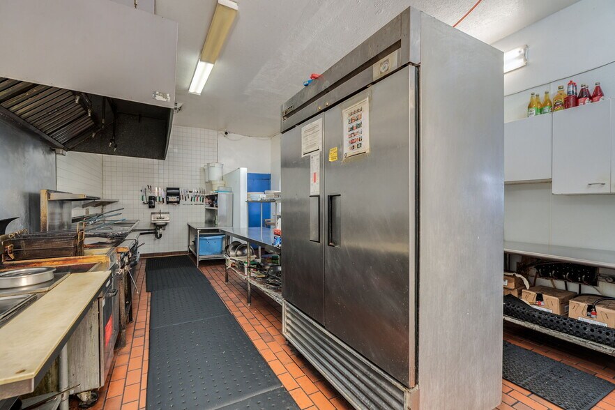 More Photos Of 5222 S Central Ave, Phoenix General Retail For Sale