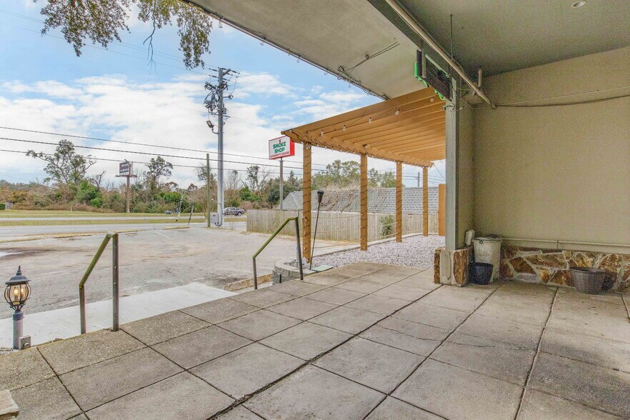 More Photos Of 131 New Warrington Rd, Pensacola Restaurant For Sale