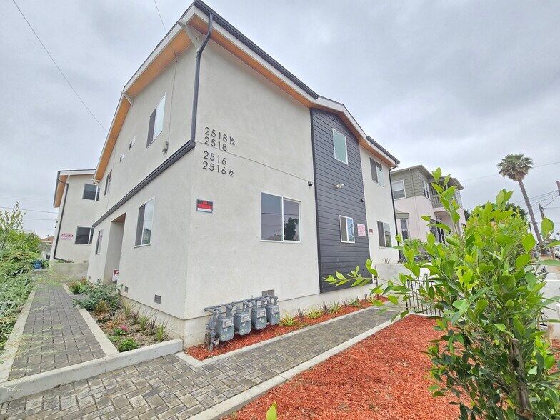 More Photos Of 2516 Malabar St, Los Angeles Apartments For Sale