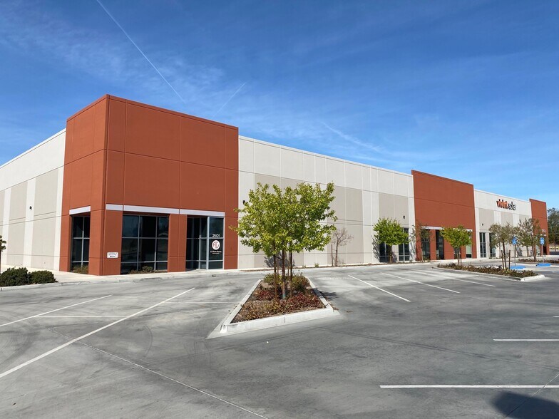 Primary Photo Of 2501 Union Ave, Bakersfield Warehouse For Lease