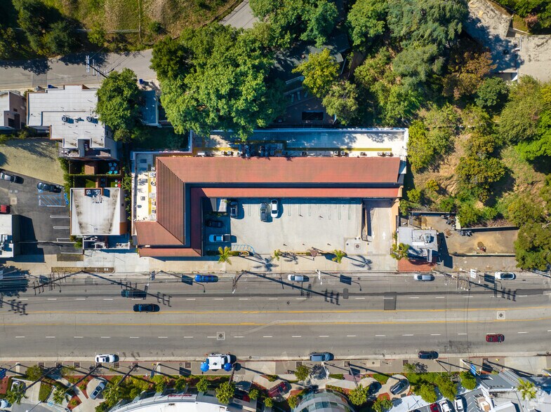 More Photos Of 3535 Cahuenga Blvd W, Studio City Storefront Retail Office For Lease