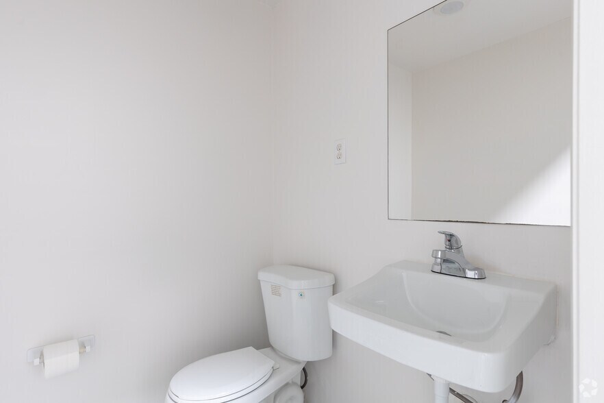 More Photos Of 2280 Avocado Ave, Melbourne Warehouse For Lease