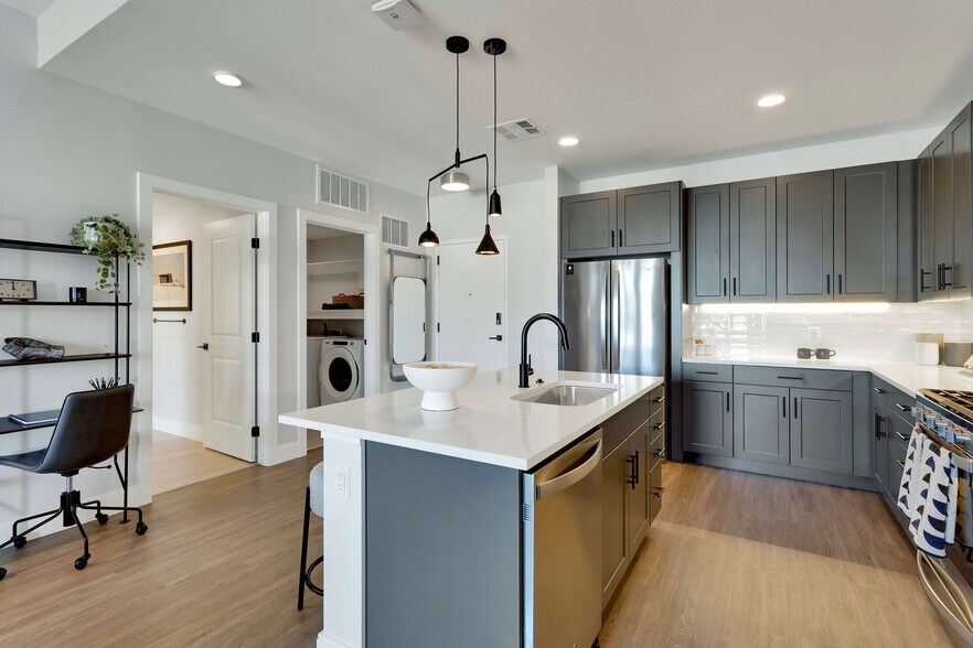 More Photos Of 1840 Market St, Denver Apartments For Lease