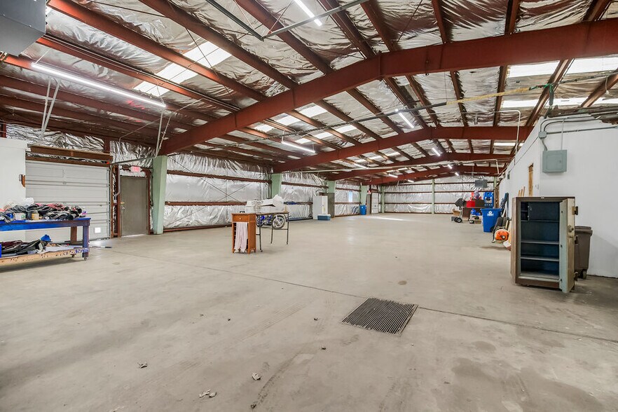 More Photos Of 1319 E Highway H, Liberty Warehouse For Lease