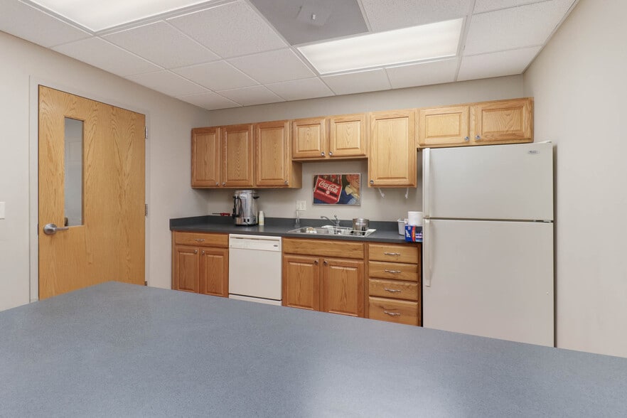 More Photos Of 407 Detroit Ave, Bloomington Office For Sale