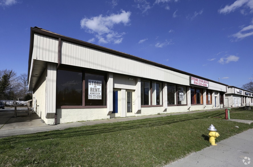 More Photos Of 2807 Middle Country Rd, Lake Grove Freestanding For Lease