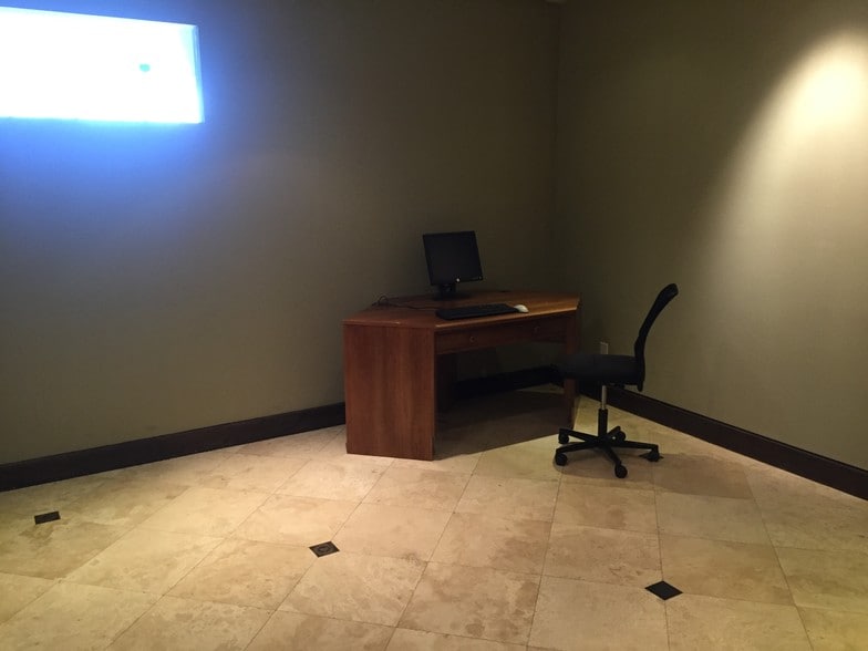 More Photos Of 11040 Santa Monica Blvd, Los Angeles Office For Lease