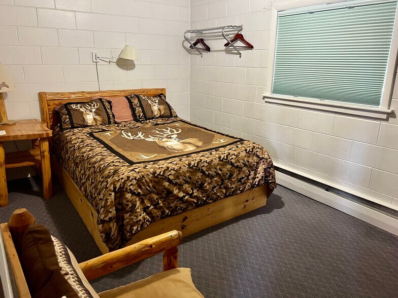 More Photos Of 501 S 6th St, Thermopolis Hotel For Sale