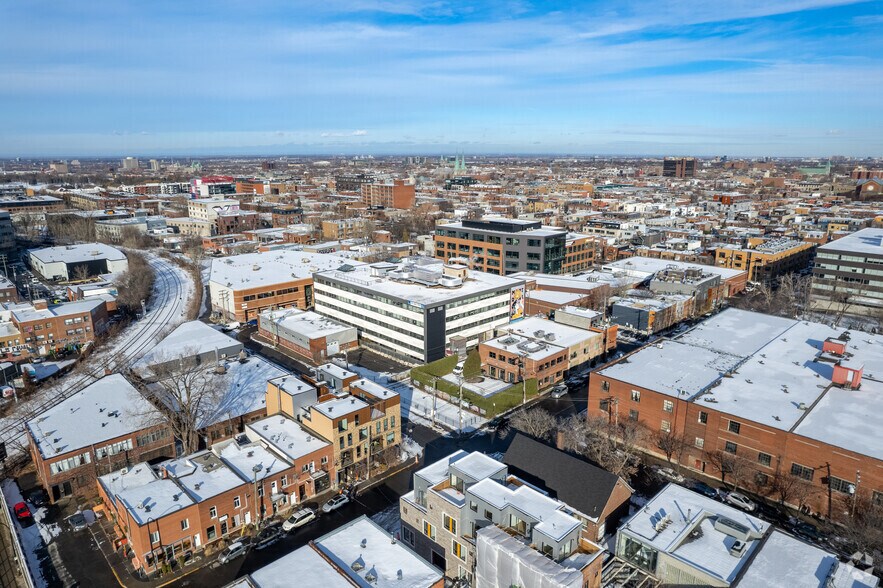 More Photos Of 6750 Av de l'Esplanade, Montréal Office For Lease