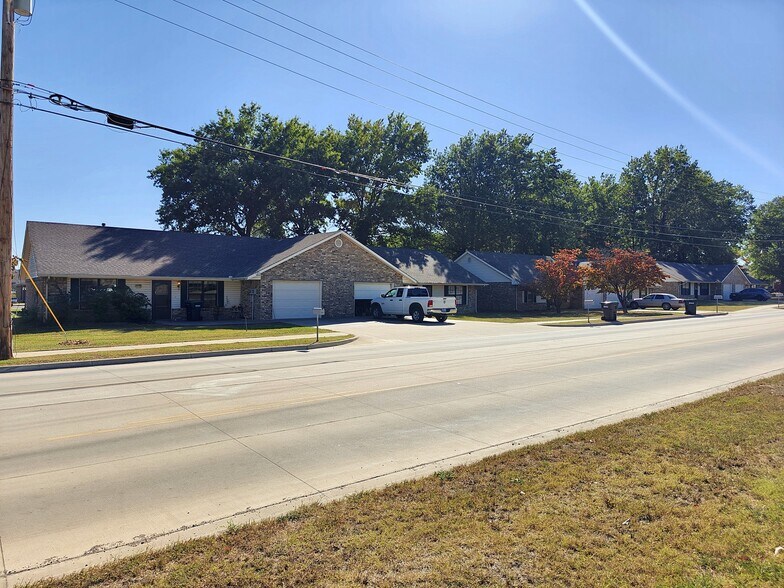 More Photos Of 1133 W 4th St, Tahlequah Apartments For Sale