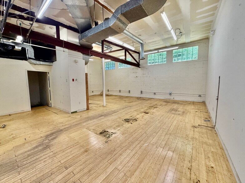 More Photos Of 205 Railroad Ave, Greenwich Freestanding For Lease