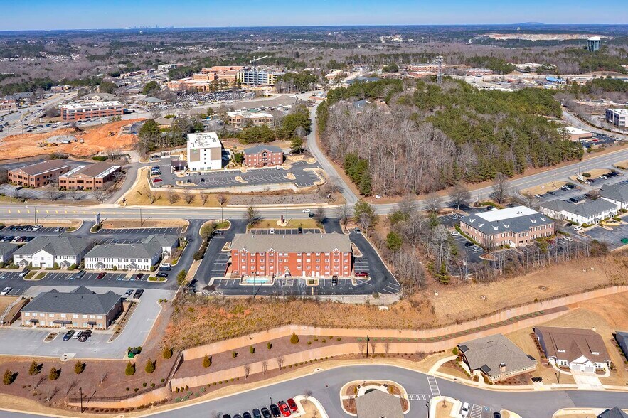 More Photos Of 195 Country Club Dr, Stockbridge Hotel For Sale