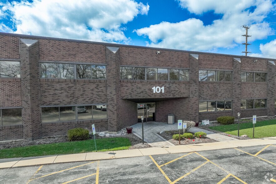 More Photos Of 101 N Virginia St, Crystal Lake Medical For Lease