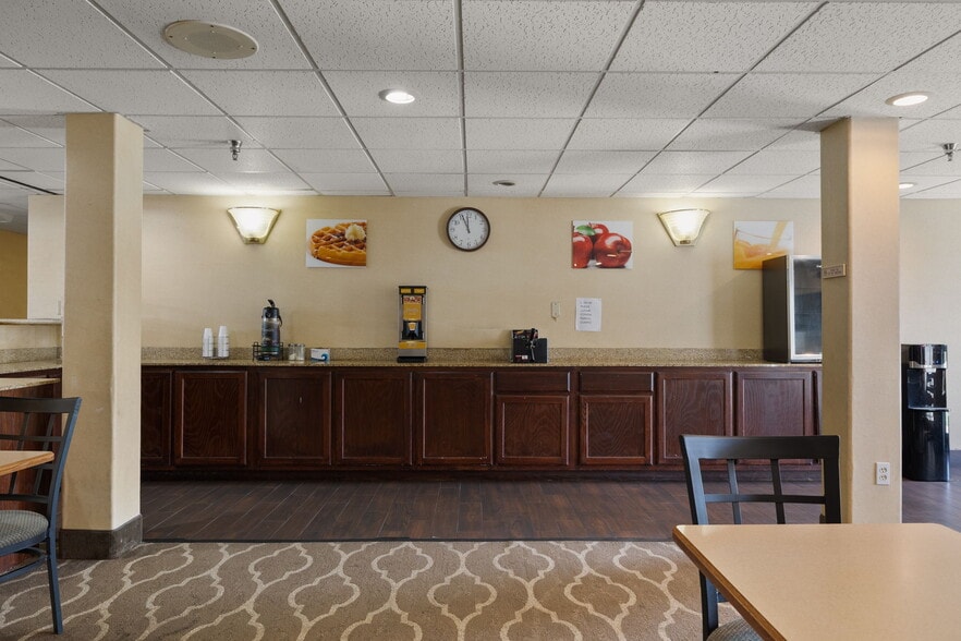 More Photos Of 1301 W Expressway 83, Pharr Hotel For Sale