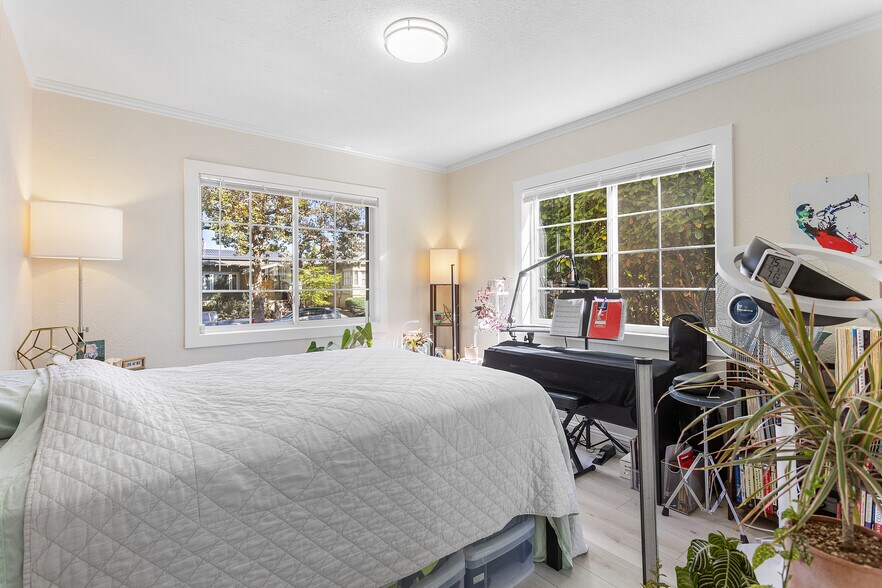 More Photos Of 823-825 55th St, Oakland Apartments For Sale