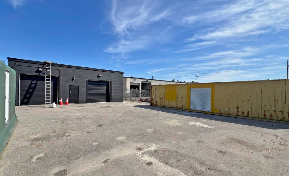 More Photos Of 11 Millwick Dr, Toronto Manufacturing For Lease