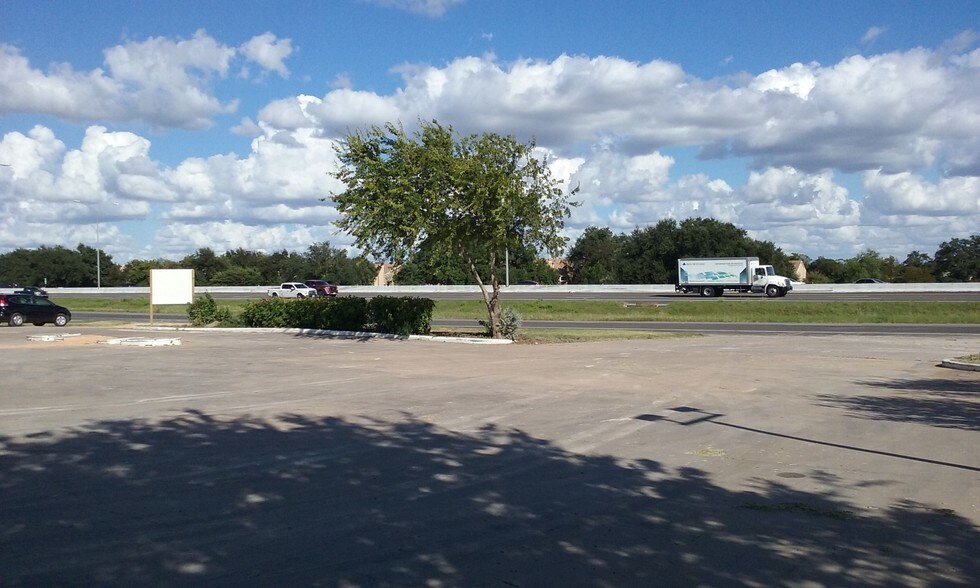 More Photos Of 321 N Interstate 35, Georgetown Restaurant For Sale