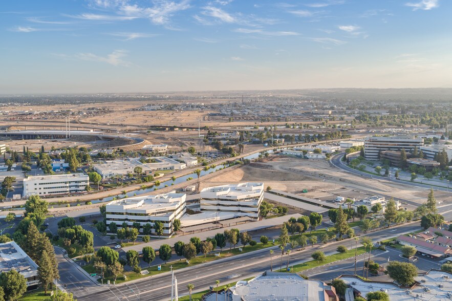 More Photos Of 4900 California Ave, Bakersfield Office For Lease