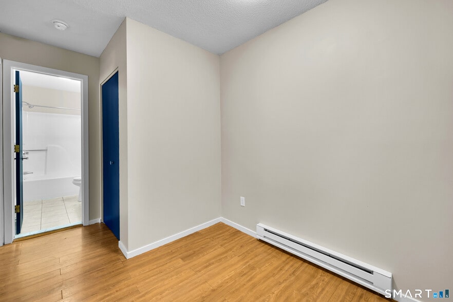 More Photos Of 5 Brookside Ln, Woodstock Apartments For Sale